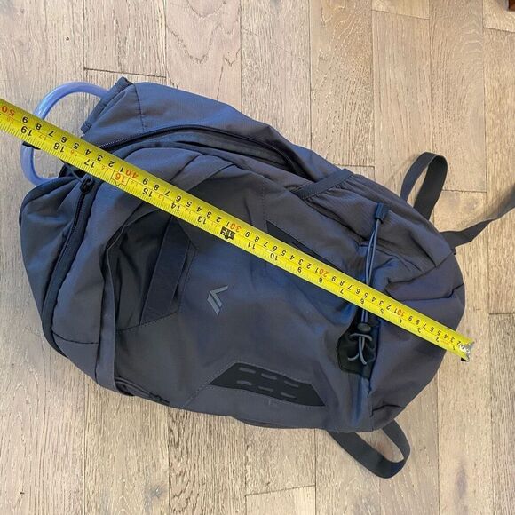 Quest Hydration Backpack Black with Internal Water Bottle 2L - Picture 11 of 14